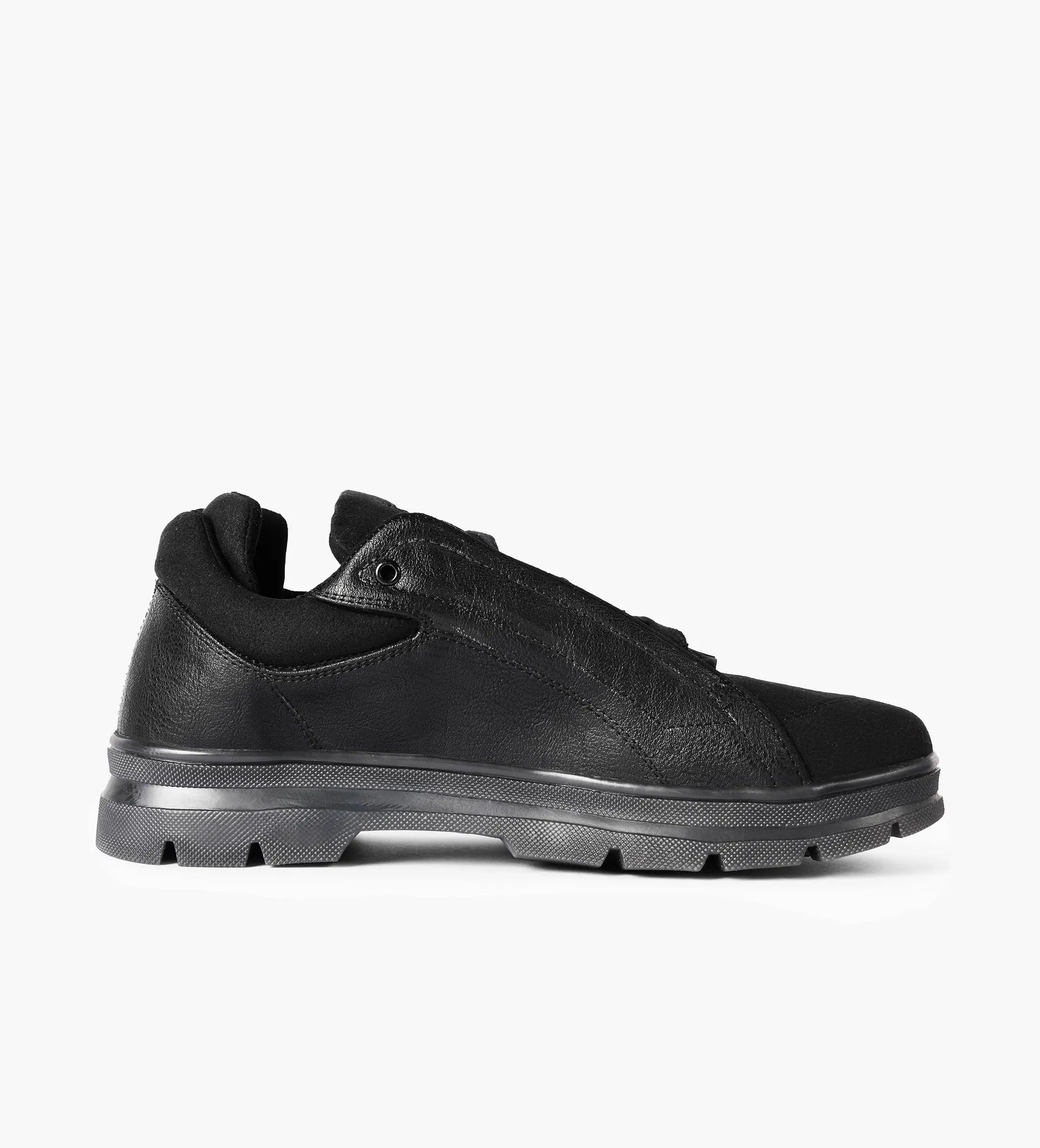 black mens low top sneakers 