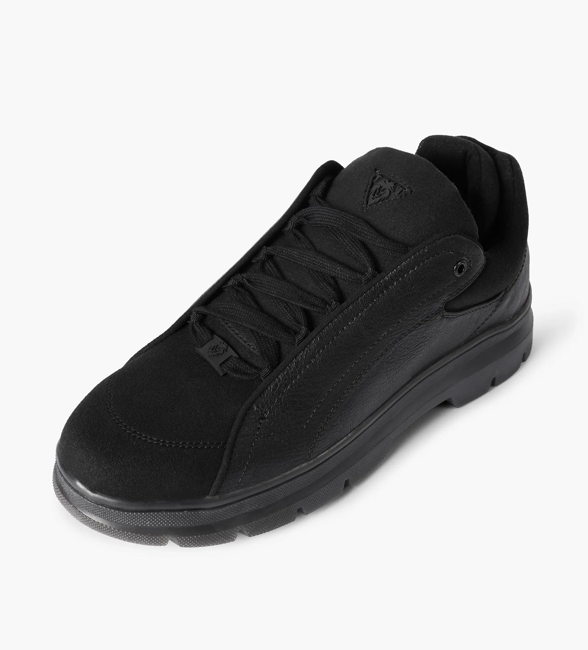black mens low top sneakers 