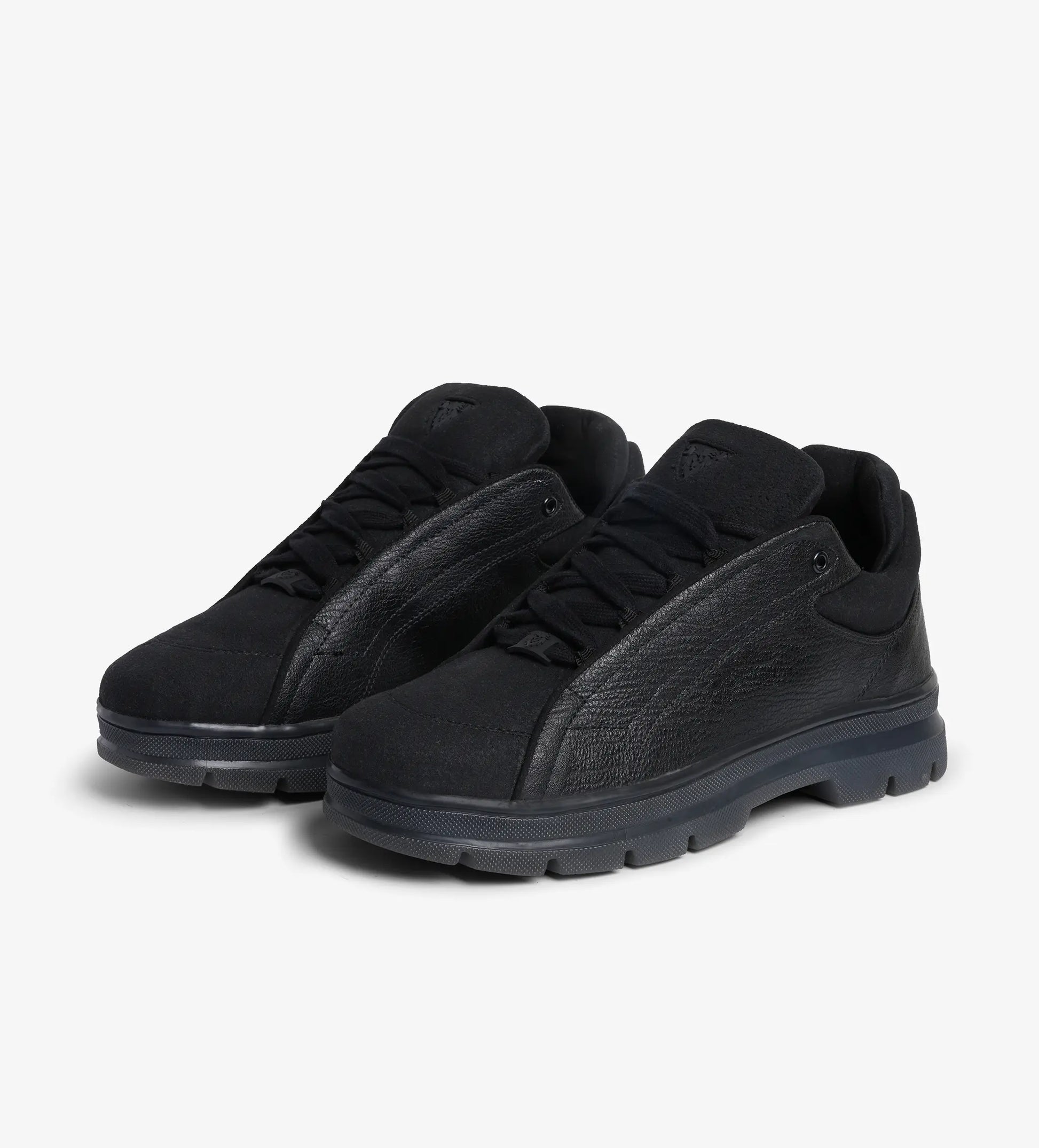 black mens low top sneakers 