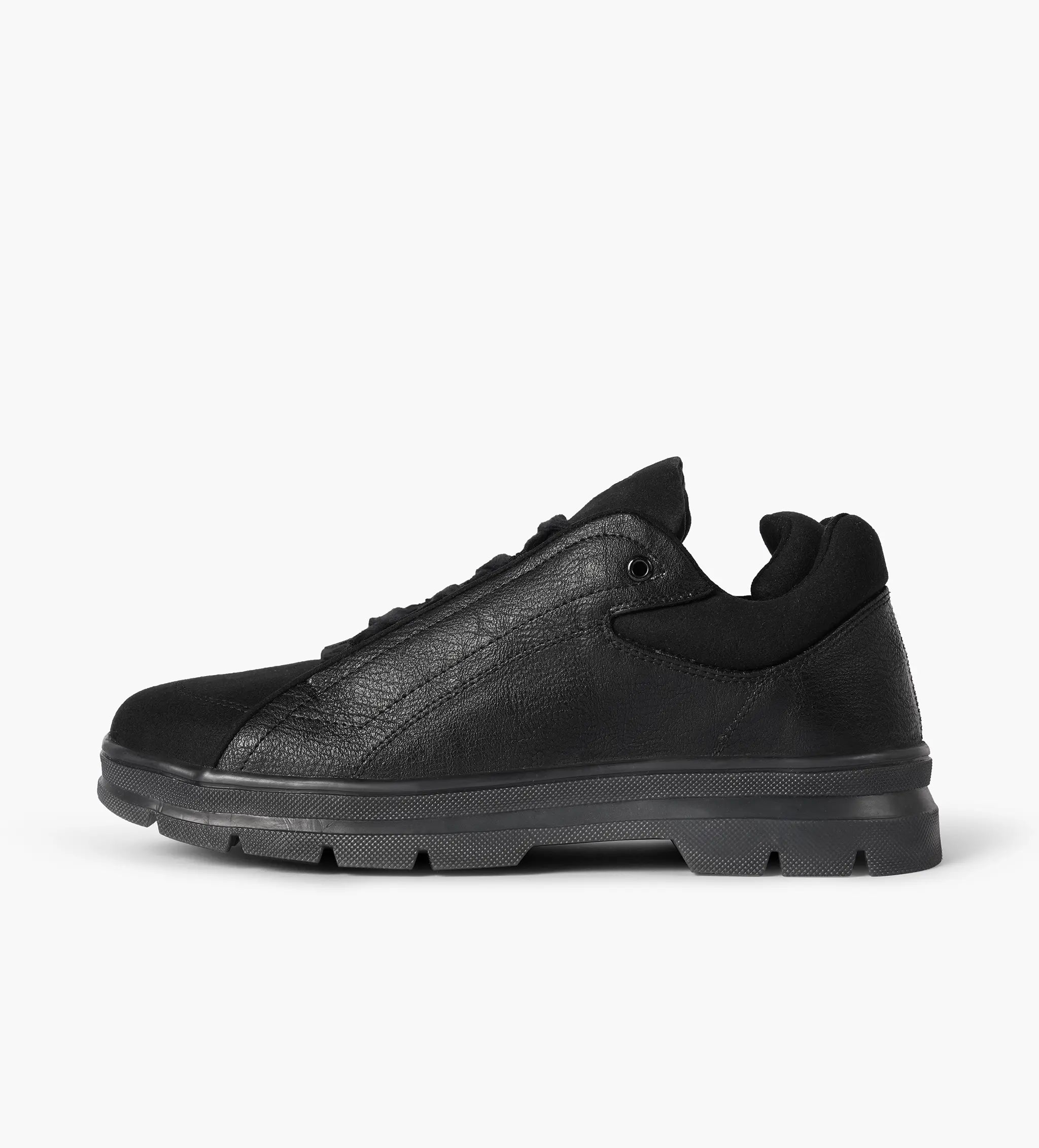 black mens low top sneakers 