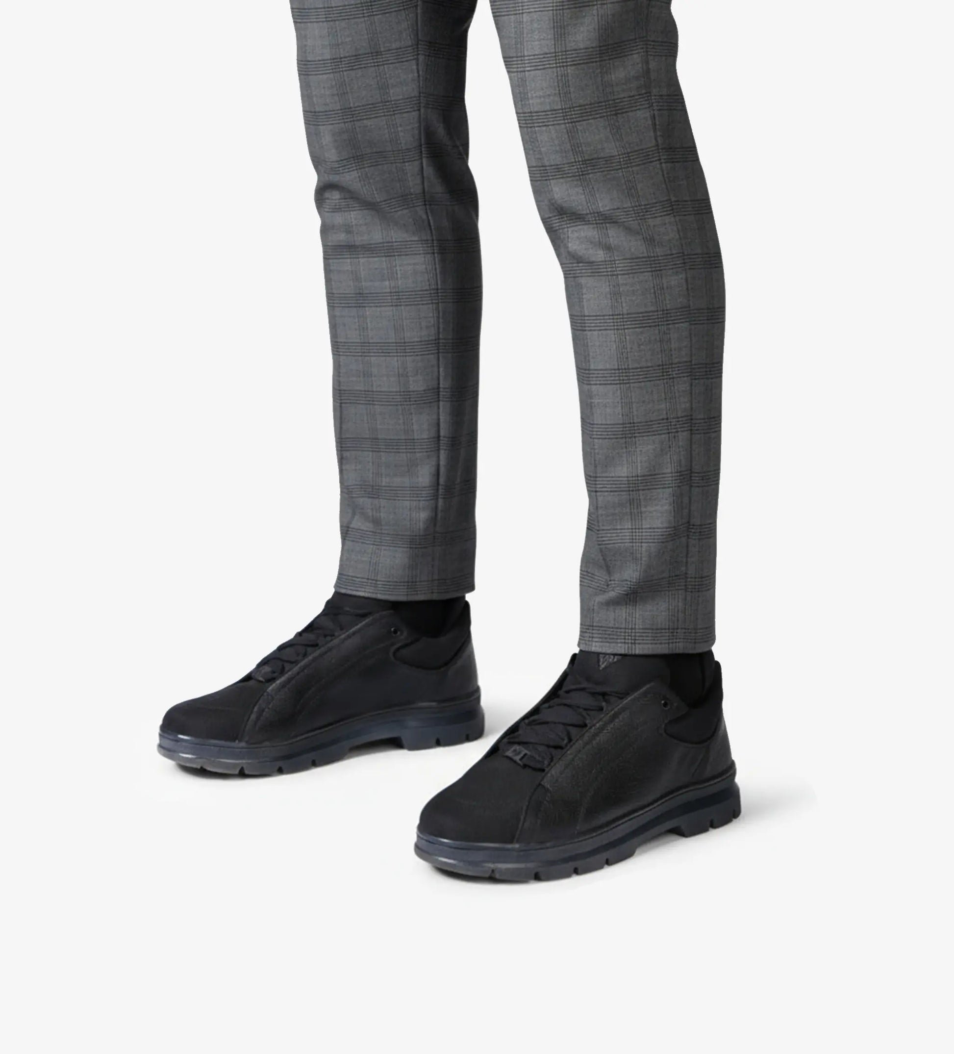 black mens low top sneakers 
