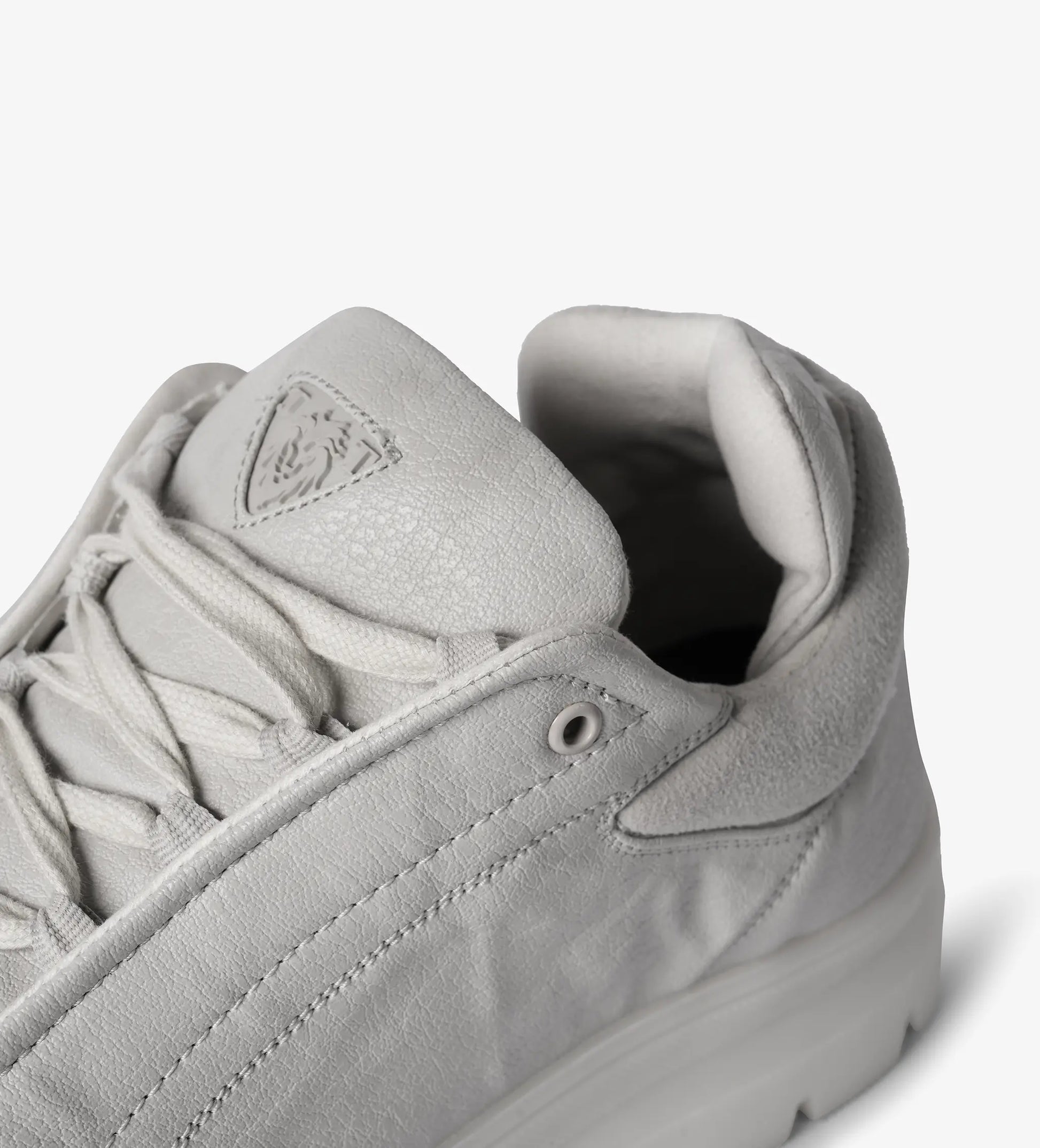 white mens low top sneakers