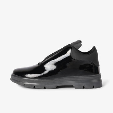 Black men low top sneaker