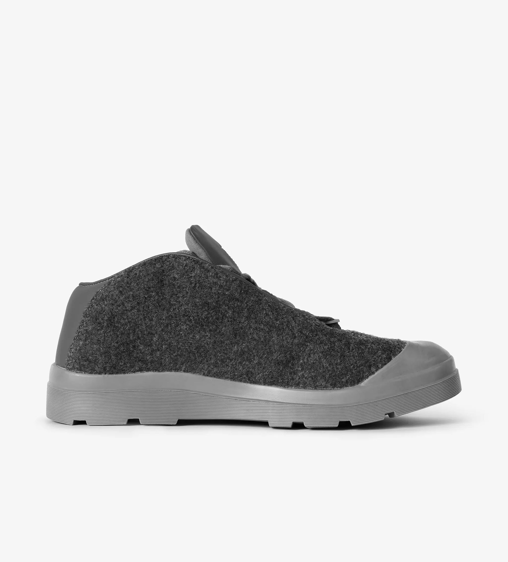 Grey mens low top sneakers
