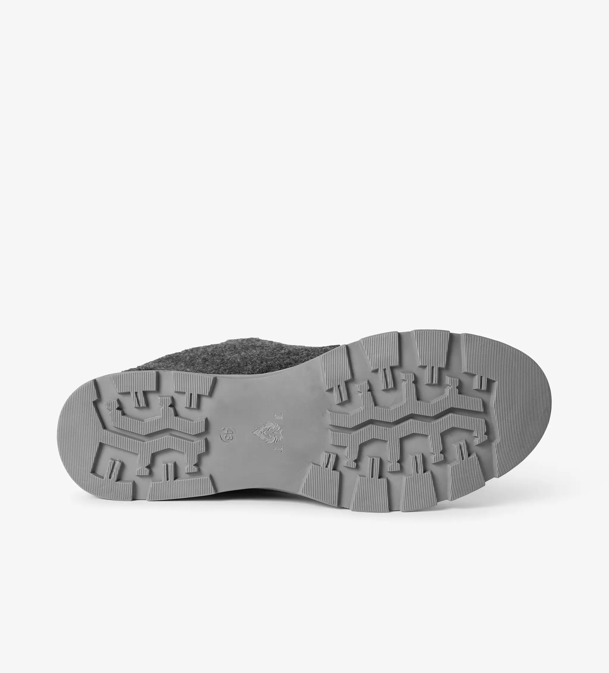 Grey mens low top sneakers