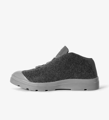 Grey mens low top sneakers