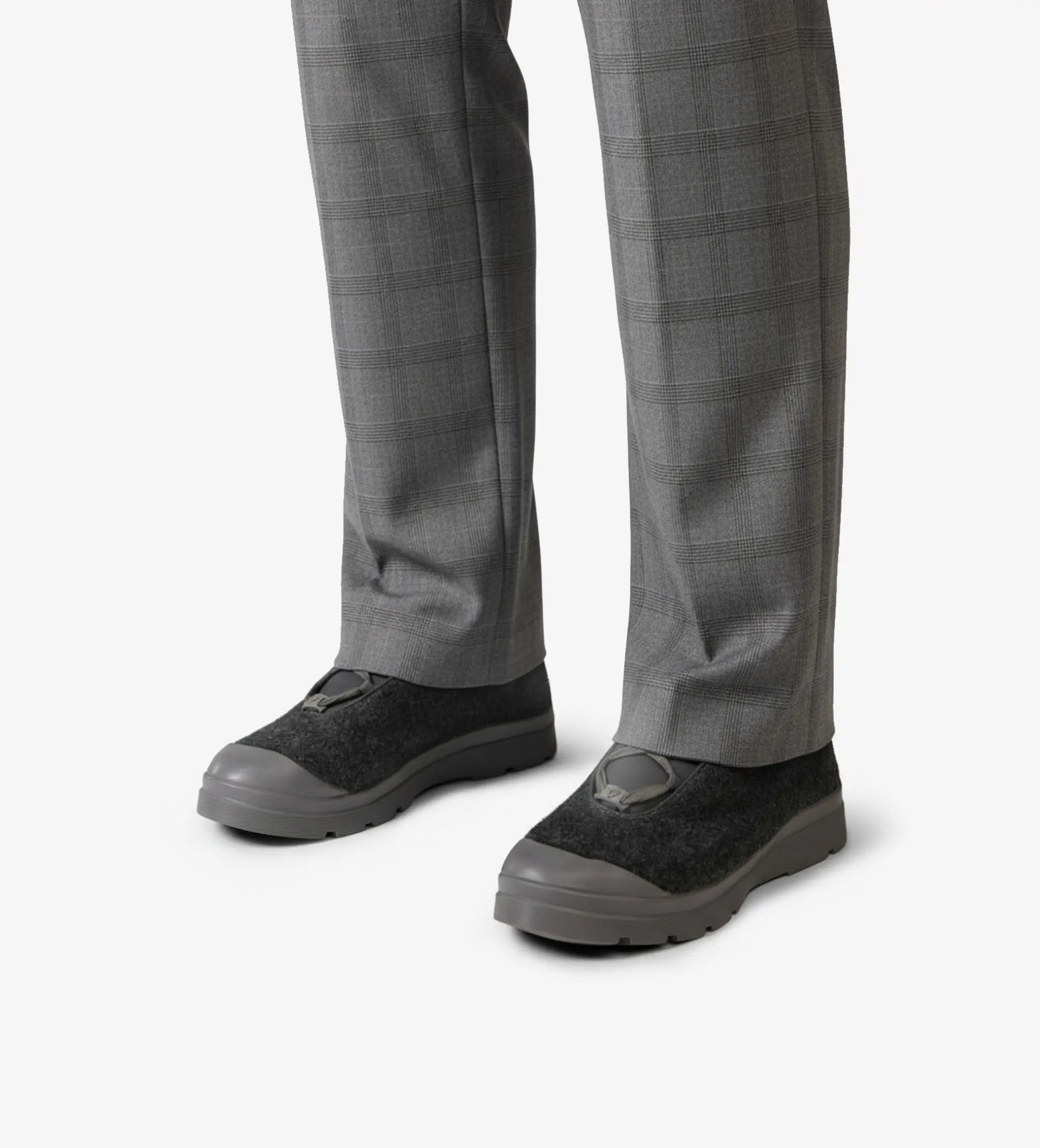 Grey mens low top sneakers